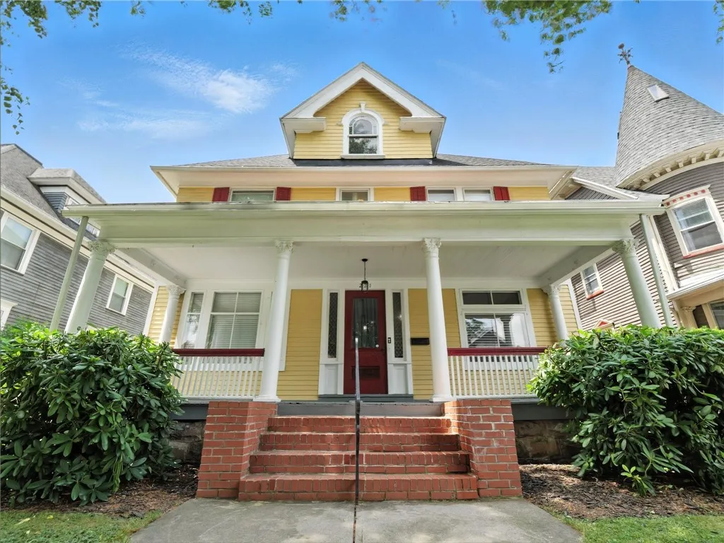 221 Westminster Road, Rochester, New York 14607, Rochester, New York 14607, 2 Bedrooms Bedrooms, 5 Rooms Rooms,1 BathroomBathrooms,Residential Lease,Closed,221 Westminster Road, Rochester, New York 14607,R1621117