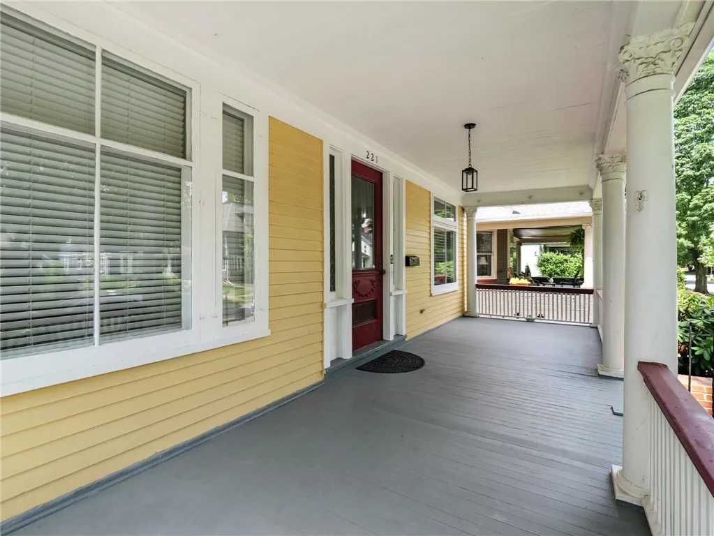 221 Westminster Road, Rochester, New York 14607, Rochester, New York 14607, 2 Bedrooms Bedrooms, 5 Rooms Rooms,1 BathroomBathrooms,Residential Lease,Closed,221 Westminster Road, Rochester, New York 14607,R1621117