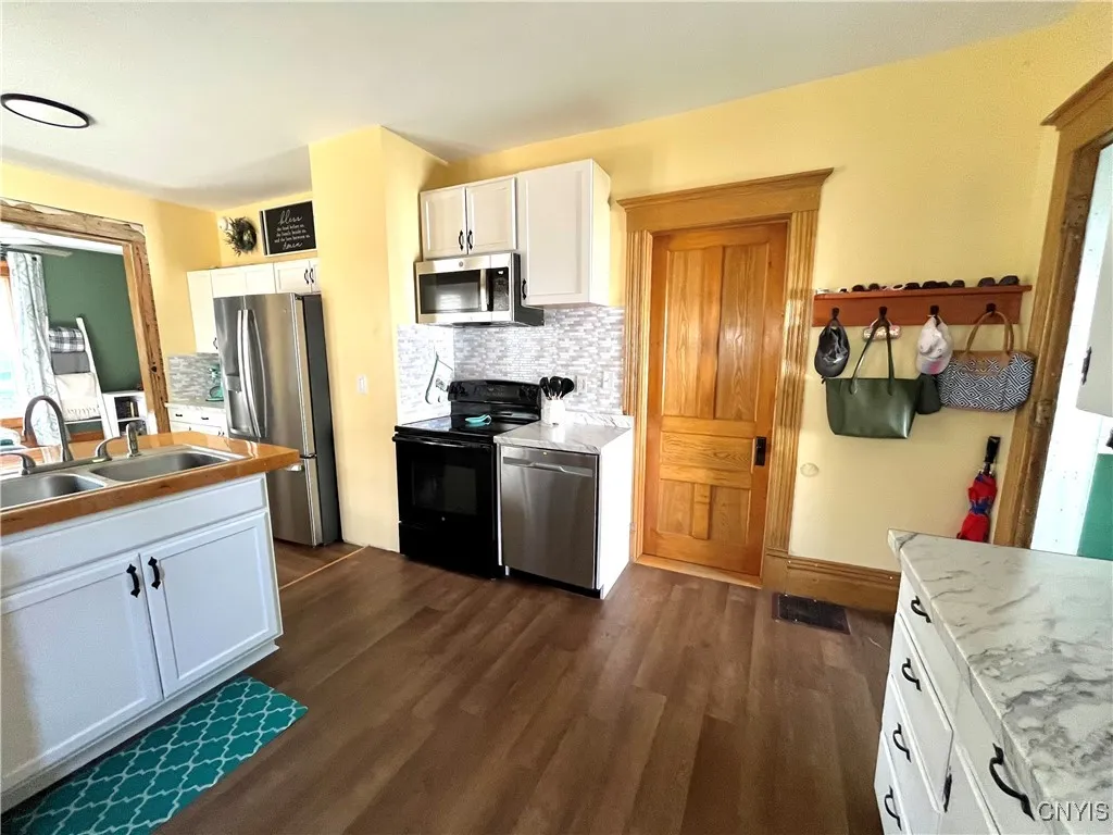 66 North Gordon Street, Gouverneur, New York 13642, Gouverneur, New York 13642, 5 Bedrooms Bedrooms, 7 Rooms Rooms,2 BathroomsBathrooms,Residential,Closed,66 North Gordon Street, Gouverneur, New York 13642,0,S1621445