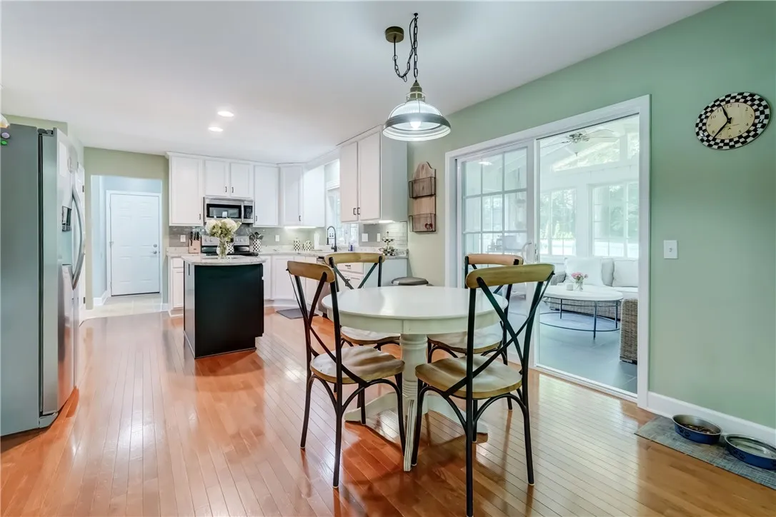 906 Lothario Circle, Webster, New York 14580, Webster, New York 14580, 3 Bedrooms Bedrooms, 8 Rooms Rooms,2 BathroomsBathrooms,Residential,Closed,906 Lothario Circle, Webster, New York 14580,0,R1619036