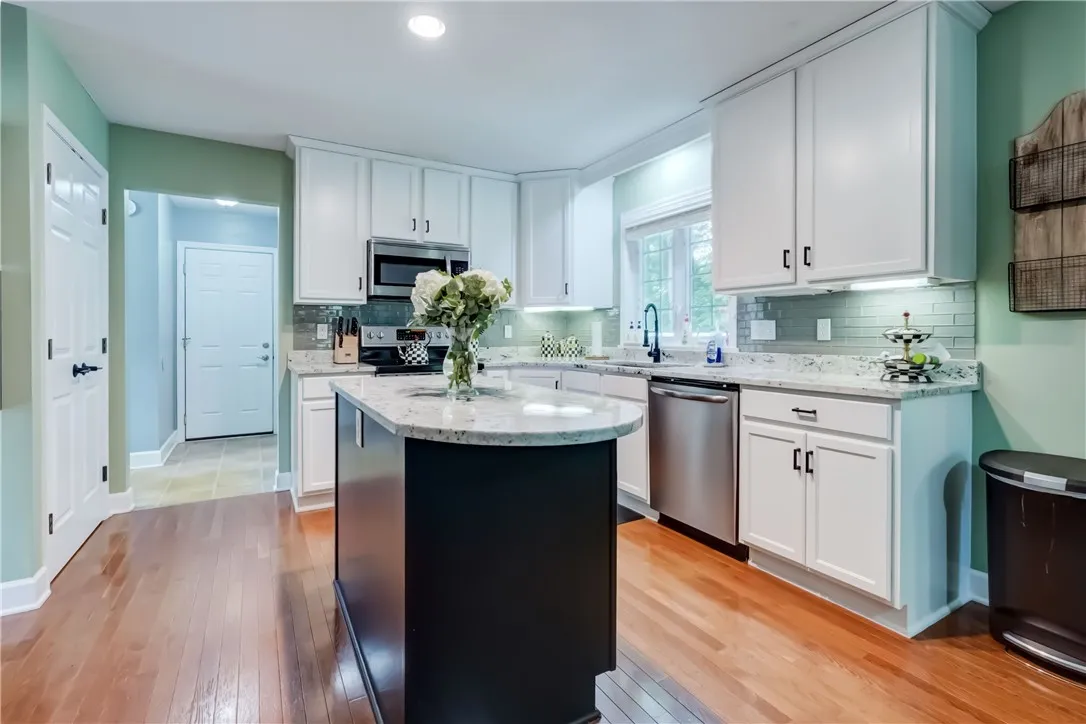 906 Lothario Circle, Webster, New York 14580, Webster, New York 14580, 3 Bedrooms Bedrooms, 8 Rooms Rooms,2 BathroomsBathrooms,Residential,Closed,906 Lothario Circle, Webster, New York 14580,0,R1619036