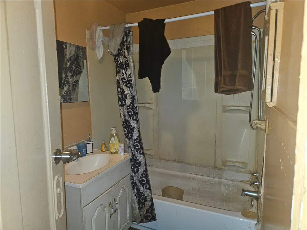 16 Seabrook St Street 2, Rochester, New York 14621, Rochester, New York 14621, 4 Bedrooms Bedrooms, ,2 BathroomsBathrooms,Residential,For Sale,16 Seabrook St Street 2, Rochester, New York 14621,R1620498