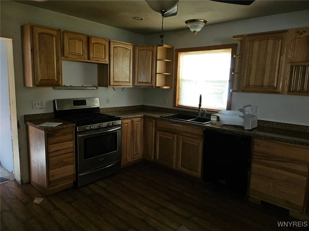 18 Catherine Street, Oswego, New York 13126, Oswego, New York 13126, 2 Bedrooms Bedrooms, 6 Rooms Rooms,1 BathroomBathrooms,Residential,For Sale,18 Catherine Street, Oswego, New York 13126,B1621009