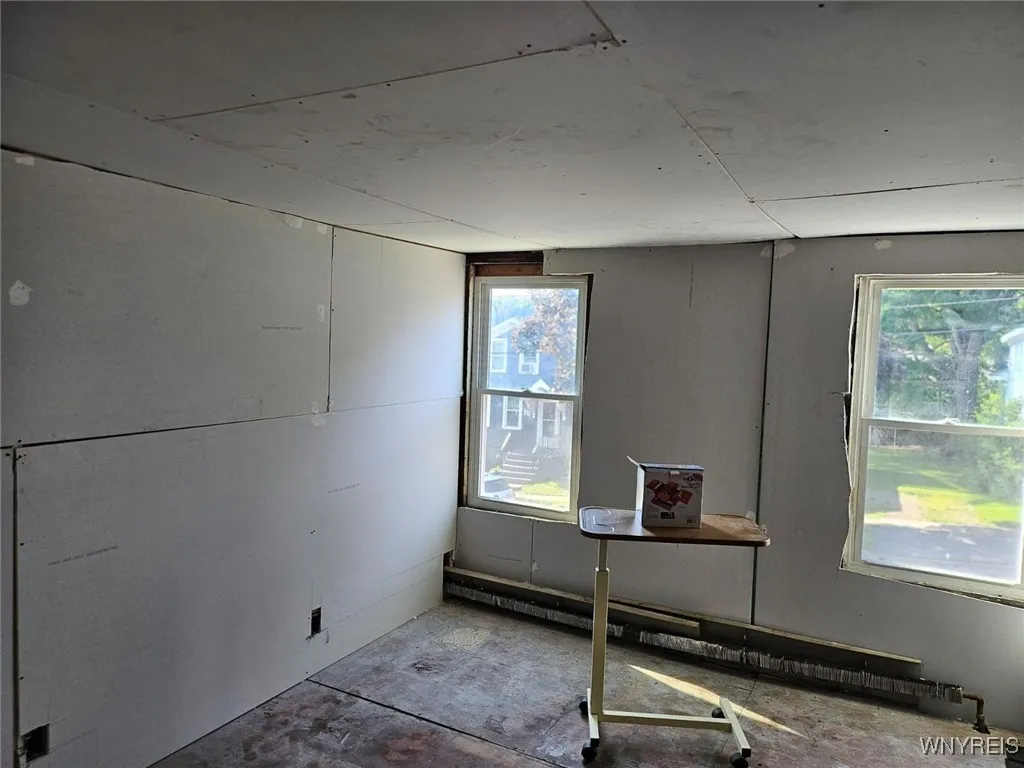 18 Catherine Street, Oswego, New York 13126, Oswego, New York 13126, 2 Bedrooms Bedrooms, 6 Rooms Rooms,1 BathroomBathrooms,Residential,For Sale,18 Catherine Street, Oswego, New York 13126,B1621009