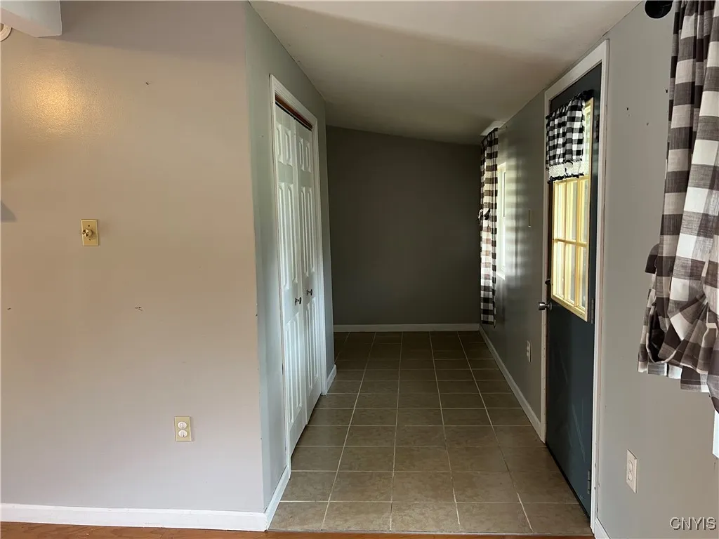 Entry through the 2nd Floor