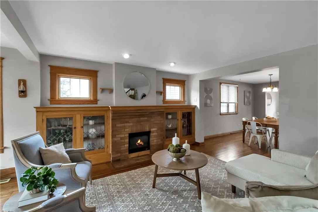 LIVINGROOM WITH ELECTRIC INSERT FIREPLACE