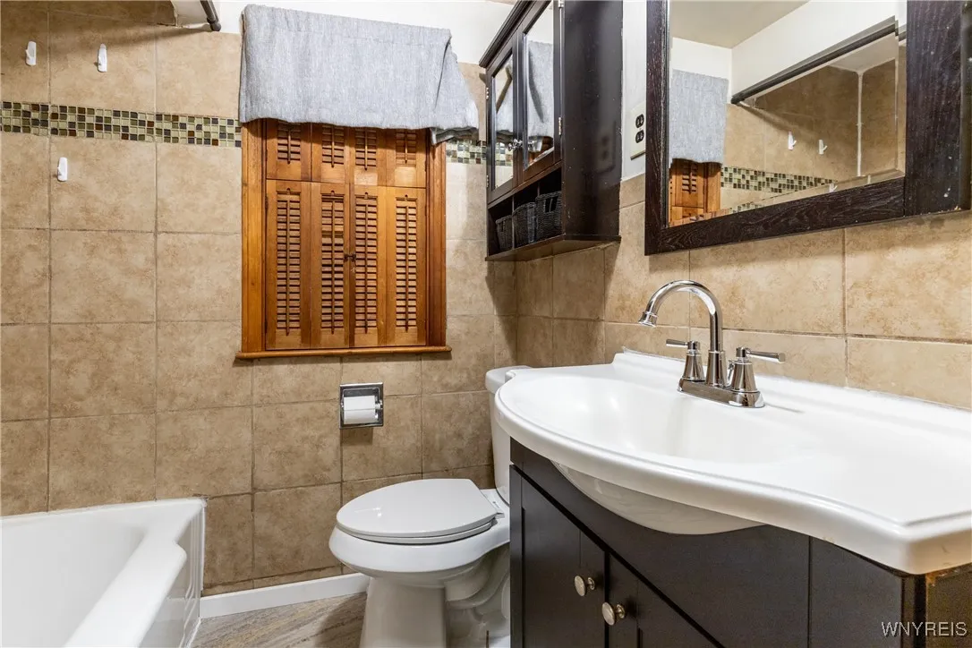 70 Gail Avenue, Buffalo, New York 14215, Buffalo, New York 14215, 4 Bedrooms Bedrooms, 8 Rooms Rooms,1 BathroomBathrooms,Residential,For Sale,70 Gail Avenue, Buffalo, New York 14215,B1621109