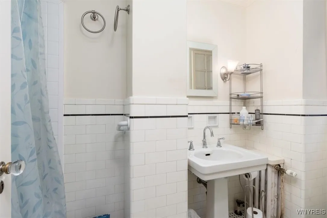 83 Bryant #7ab, Buffalo, New York 14209, Buffalo, New York 14209, 2 Bedrooms Bedrooms, 5 Rooms Rooms,2 BathroomsBathrooms,Residential,For Sale,83 Bryant #7ab, Buffalo, New York 14209,B1621331