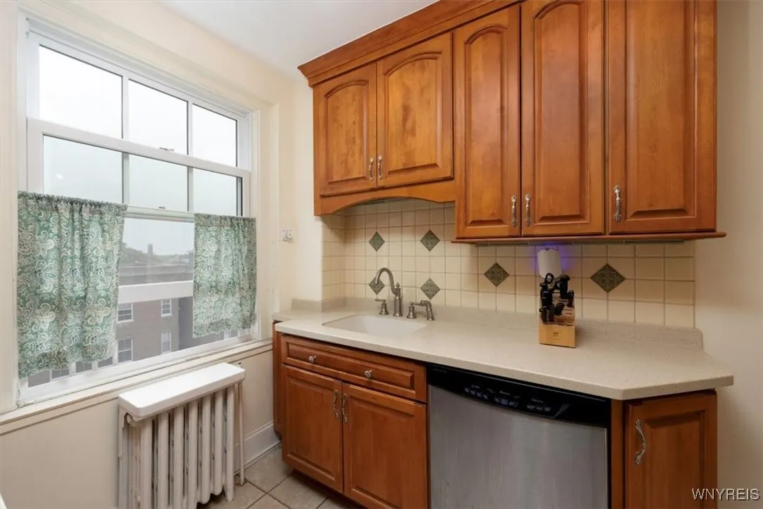 83 Bryant #7ab, Buffalo, New York 14209, Buffalo, New York 14209, 2 Bedrooms Bedrooms, 5 Rooms Rooms,2 BathroomsBathrooms,Residential,For Sale,83 Bryant #7ab, Buffalo, New York 14209,B1621331