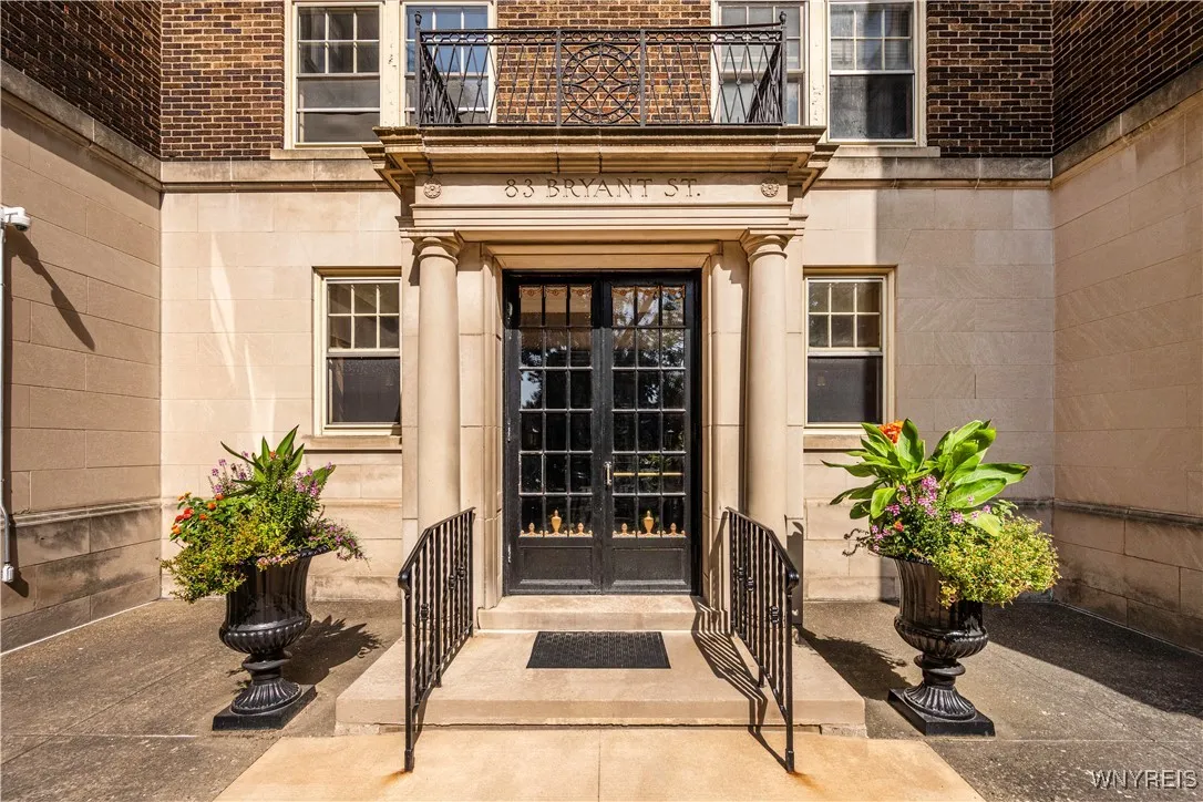 83 Bryant #7ab, Buffalo, New York 14209, Buffalo, New York 14209, 2 Bedrooms Bedrooms, 5 Rooms Rooms,2 BathroomsBathrooms,Residential,For Sale,83 Bryant #7ab, Buffalo, New York 14209,B1621331
