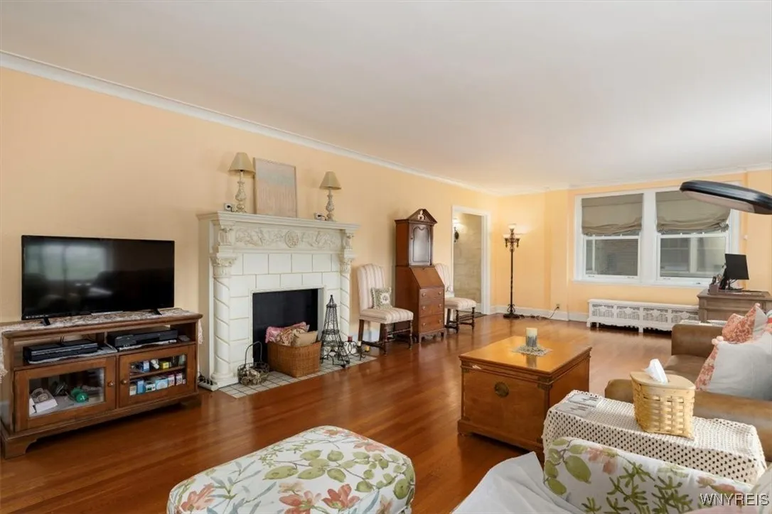 83 Bryant #7ab, Buffalo, New York 14209, Buffalo, New York 14209, 2 Bedrooms Bedrooms, 5 Rooms Rooms,2 BathroomsBathrooms,Residential,For Sale,83 Bryant #7ab, Buffalo, New York 14209,B1621331