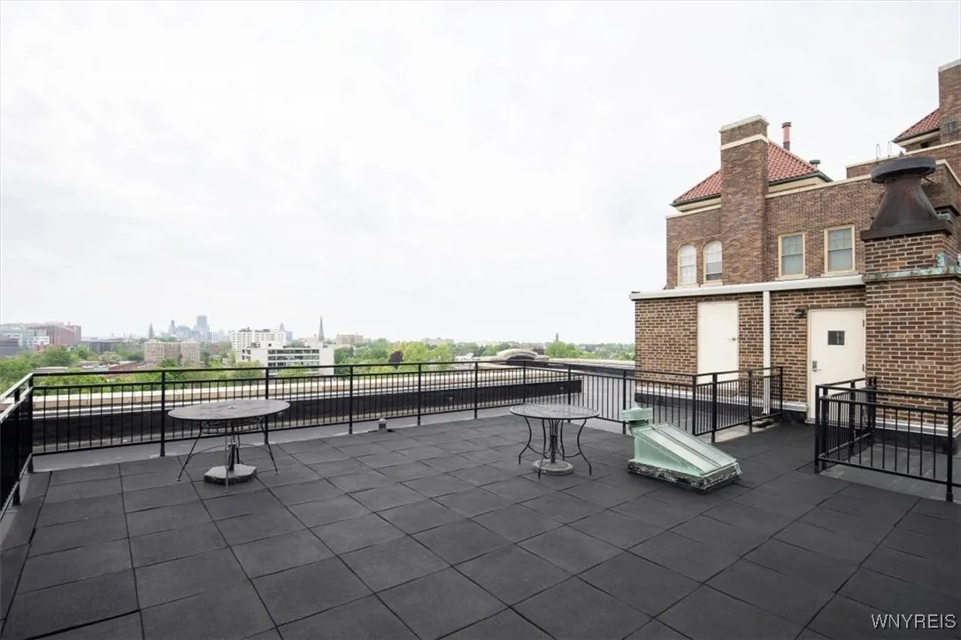 83 Bryant #7ab, Buffalo, New York 14209, Buffalo, New York 14209, 2 Bedrooms Bedrooms, 5 Rooms Rooms,2 BathroomsBathrooms,Residential,For Sale,83 Bryant #7ab, Buffalo, New York 14209,B1621331