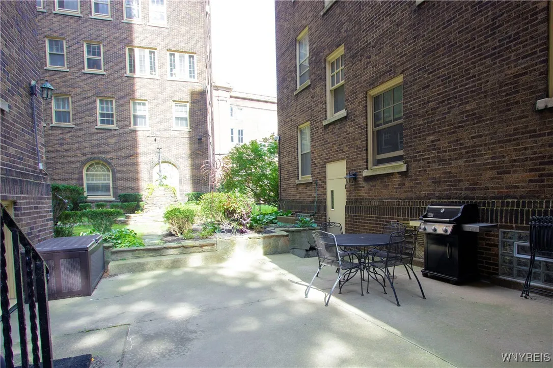 83 Bryant #7ab, Buffalo, New York 14209, Buffalo, New York 14209, 2 Bedrooms Bedrooms, 5 Rooms Rooms,2 BathroomsBathrooms,Residential,For Sale,83 Bryant #7ab, Buffalo, New York 14209,B1621331
