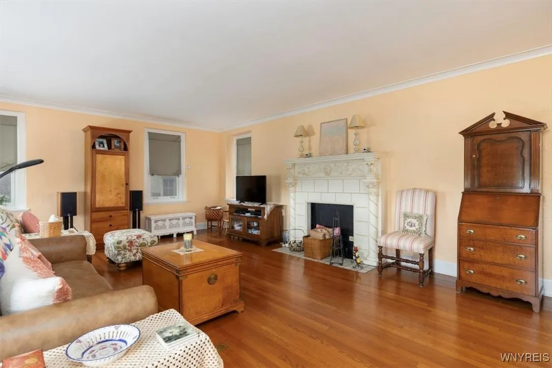 83 Bryant #7ab, Buffalo, New York 14209, Buffalo, New York 14209, 2 Bedrooms Bedrooms, 5 Rooms Rooms,2 BathroomsBathrooms,Residential,For Sale,83 Bryant #7ab, Buffalo, New York 14209,B1621331