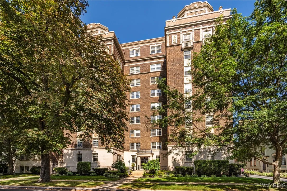 83 Bryant #7ab, Buffalo, New York 14209, Buffalo, New York 14209, 2 Bedrooms Bedrooms, 5 Rooms Rooms,2 BathroomsBathrooms,Residential,For Sale,83 Bryant #7ab, Buffalo, New York 14209,B1621331