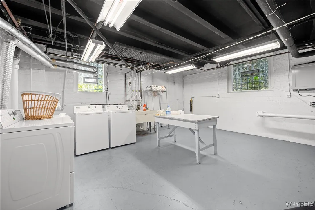 83 Bryant #7ab, Buffalo, New York 14209, Buffalo, New York 14209, 2 Bedrooms Bedrooms, 5 Rooms Rooms,2 BathroomsBathrooms,Residential,For Sale,83 Bryant #7ab, Buffalo, New York 14209,B1621331
