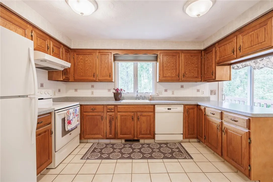 668 Willow Lane, Webster, New York 14580, Webster, New York 14580, 3 Bedrooms Bedrooms, 6 Rooms Rooms,2 BathroomsBathrooms,Residential,For Sale,668 Willow Lane, Webster, New York 14580,R1621269