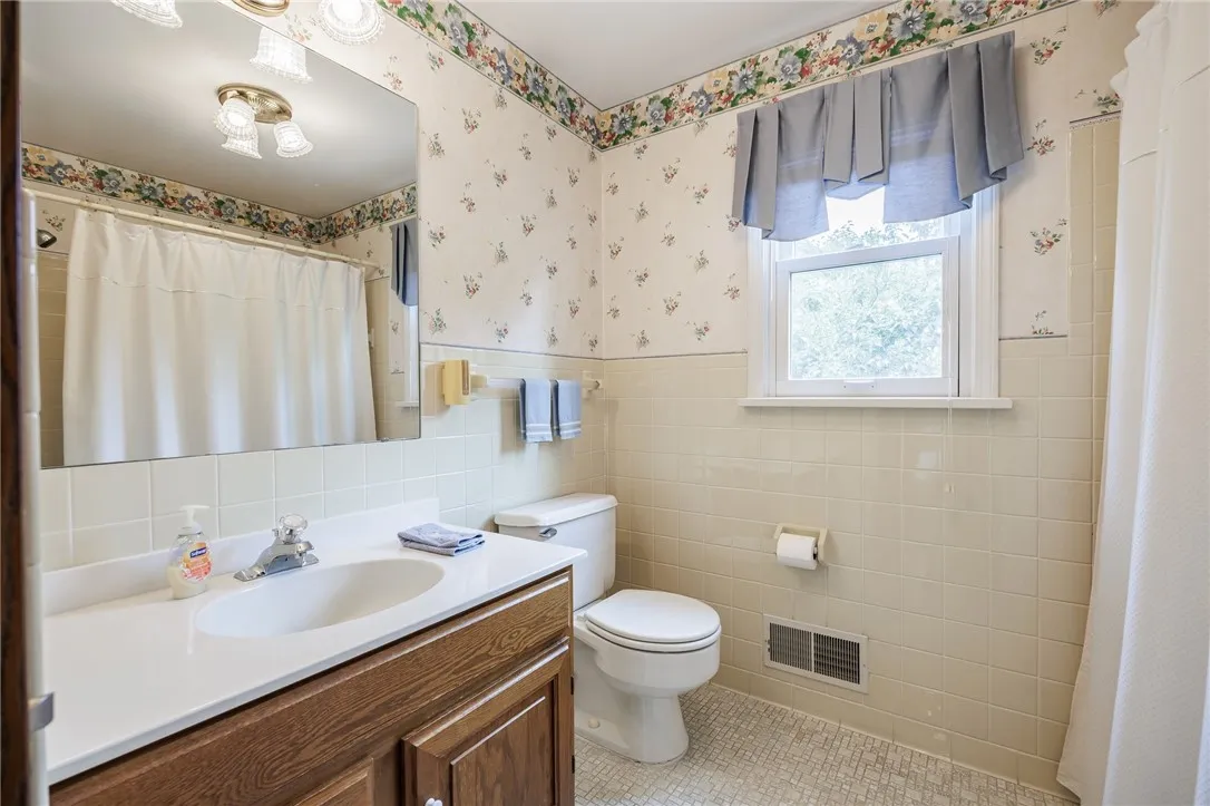 668 Willow Lane, Webster, New York 14580, Webster, New York 14580, 3 Bedrooms Bedrooms, 6 Rooms Rooms,2 BathroomsBathrooms,Residential,For Sale,668 Willow Lane, Webster, New York 14580,R1621269