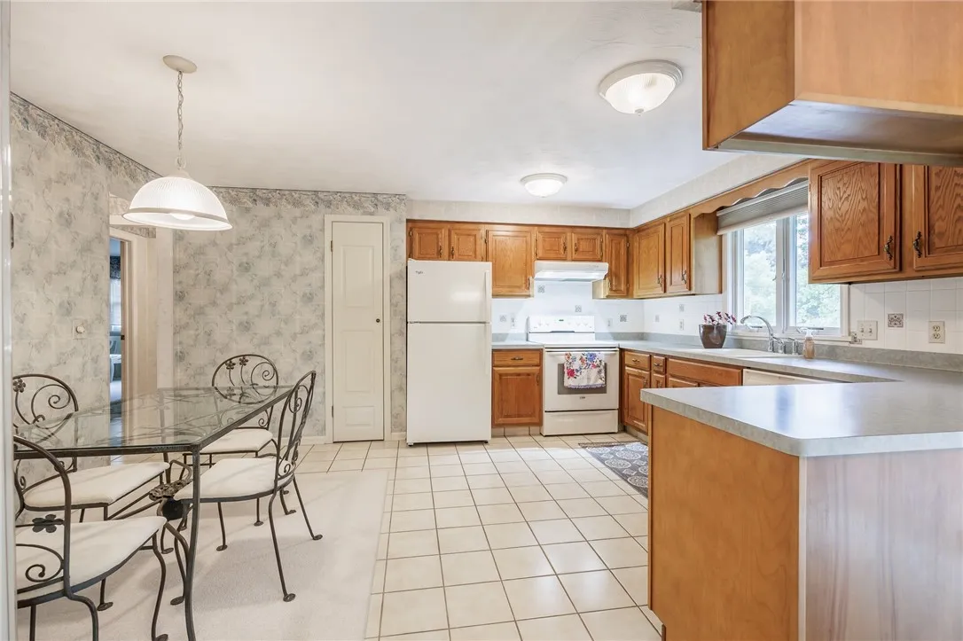 668 Willow Lane, Webster, New York 14580, Webster, New York 14580, 3 Bedrooms Bedrooms, 6 Rooms Rooms,2 BathroomsBathrooms,Residential,For Sale,668 Willow Lane, Webster, New York 14580,R1621269