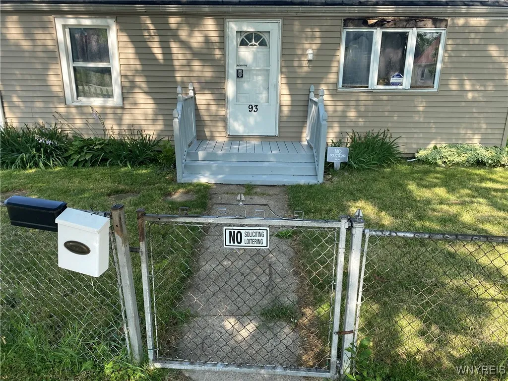 93 Jackson Avenue, Lackawanna, New York 14218, Lackawanna, New York 14218, 2 Bedrooms Bedrooms, 5 Rooms Rooms,1 BathroomBathrooms,Residential,For Sale,93 Jackson Avenue, Lackawanna, New York 14218,B1621614