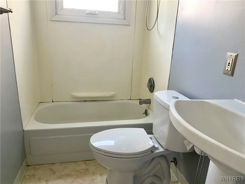 93 Jackson Avenue, Lackawanna, New York 14218, Lackawanna, New York 14218, 2 Bedrooms Bedrooms, 5 Rooms Rooms,1 BathroomBathrooms,Residential,For Sale,93 Jackson Avenue, Lackawanna, New York 14218,B1621614