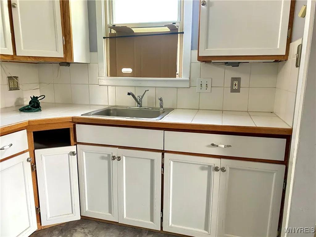 93 Jackson Avenue, Lackawanna, New York 14218, Lackawanna, New York 14218, 2 Bedrooms Bedrooms, 5 Rooms Rooms,1 BathroomBathrooms,Residential,For Sale,93 Jackson Avenue, Lackawanna, New York 14218,B1621614