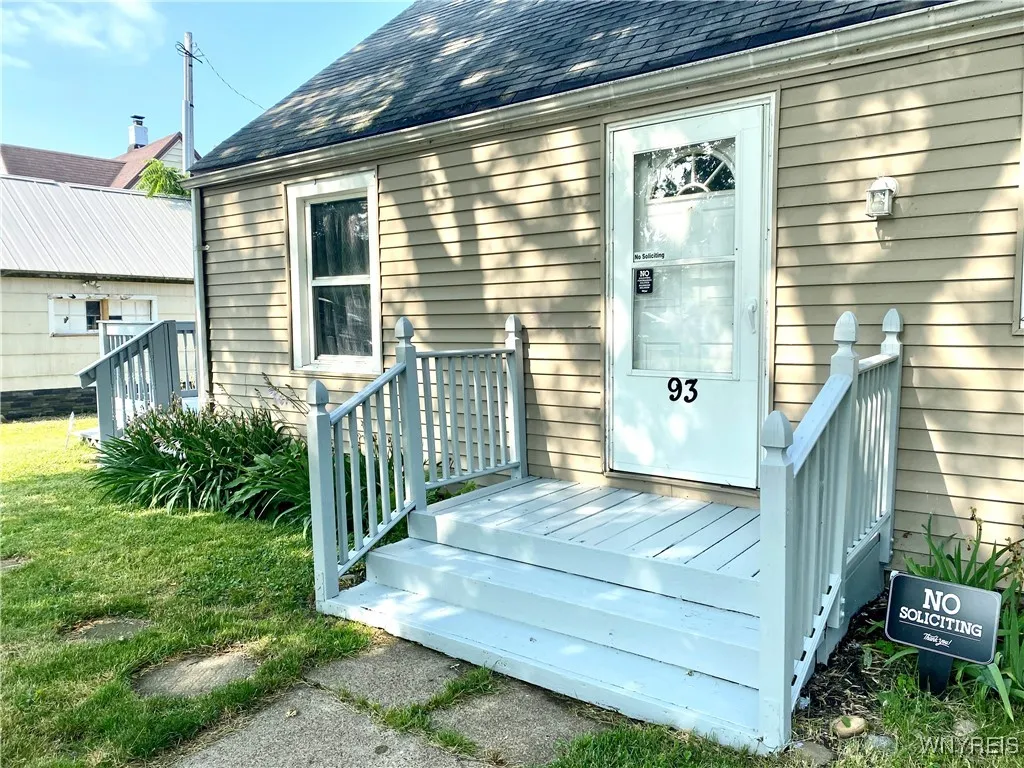 93 Jackson Avenue, Lackawanna, New York 14218, Lackawanna, New York 14218, 2 Bedrooms Bedrooms, 5 Rooms Rooms,1 BathroomBathrooms,Residential,For Sale,93 Jackson Avenue, Lackawanna, New York 14218,B1621614