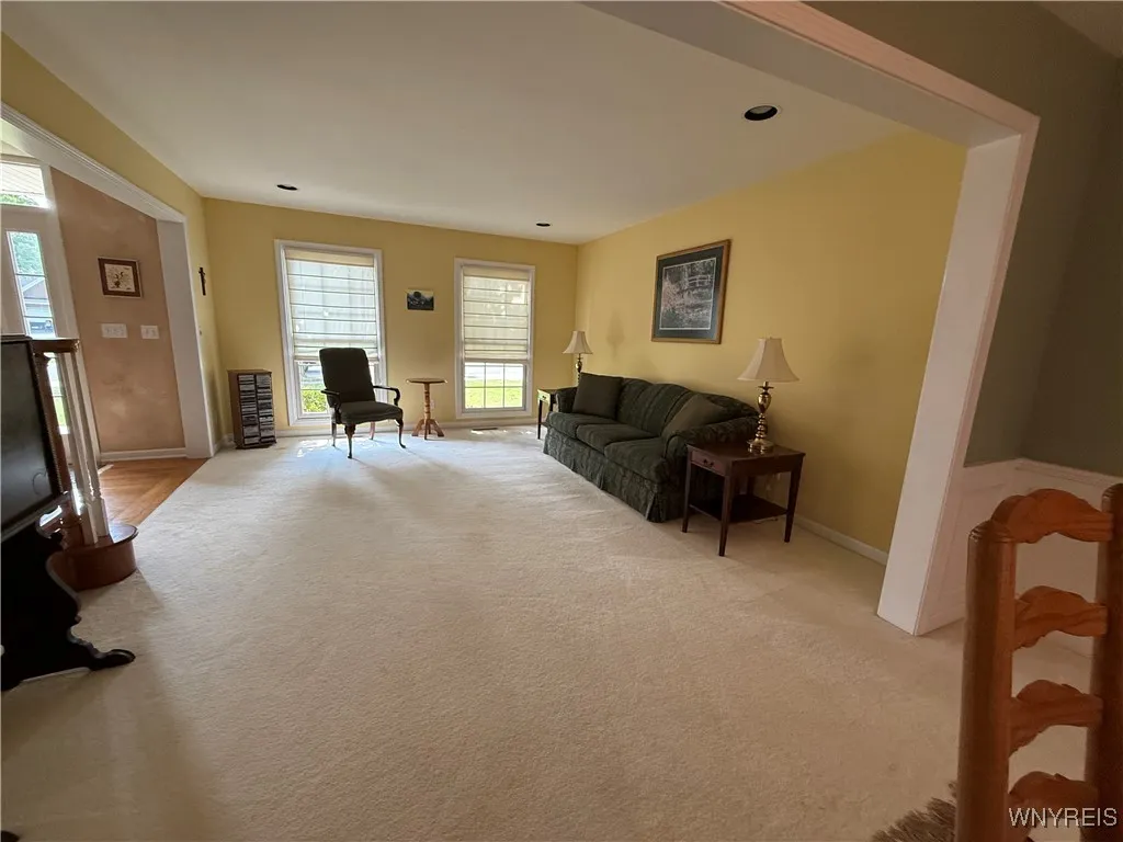 26 Forestglen Circle, Amherst, New York 14221, Amherst, New York 14221, 4 Bedrooms Bedrooms, 9 Rooms Rooms,2 BathroomsBathrooms,Residential,For Sale,26 Forestglen Circle, Amherst, New York 14221,B1621645