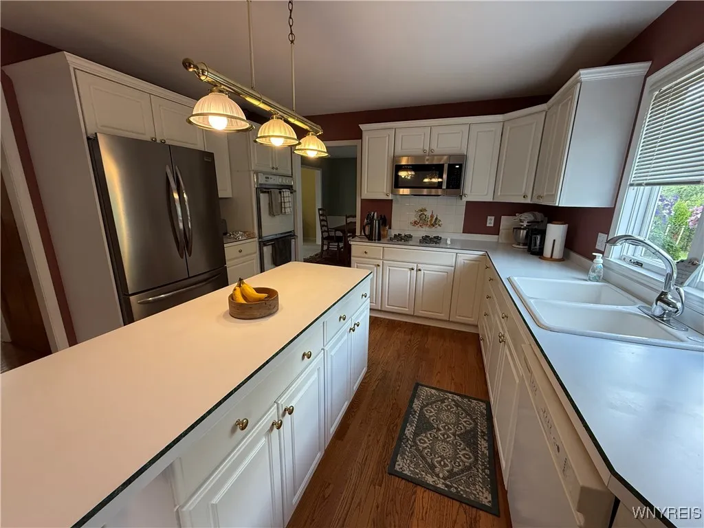 26 Forestglen Circle, Amherst, New York 14221, Amherst, New York 14221, 4 Bedrooms Bedrooms, 9 Rooms Rooms,2 BathroomsBathrooms,Residential,For Sale,26 Forestglen Circle, Amherst, New York 14221,B1621645