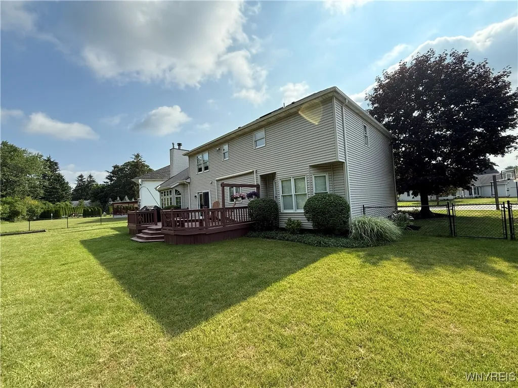 26 Forestglen Circle, Amherst, New York 14221, Amherst, New York 14221, 4 Bedrooms Bedrooms, 9 Rooms Rooms,2 BathroomsBathrooms,Residential,For Sale,26 Forestglen Circle, Amherst, New York 14221,B1621645