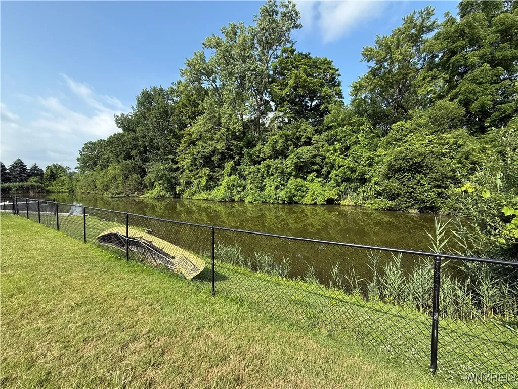 26 Forestglen Circle, Amherst, New York 14221, Amherst, New York 14221, 4 Bedrooms Bedrooms, 9 Rooms Rooms,2 BathroomsBathrooms,Residential,For Sale,26 Forestglen Circle, Amherst, New York 14221,B1621645