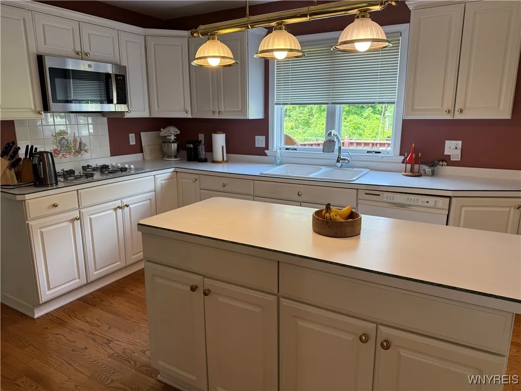26 Forestglen Circle, Amherst, New York 14221, Amherst, New York 14221, 4 Bedrooms Bedrooms, 9 Rooms Rooms,2 BathroomsBathrooms,Residential,For Sale,26 Forestglen Circle, Amherst, New York 14221,B1621645