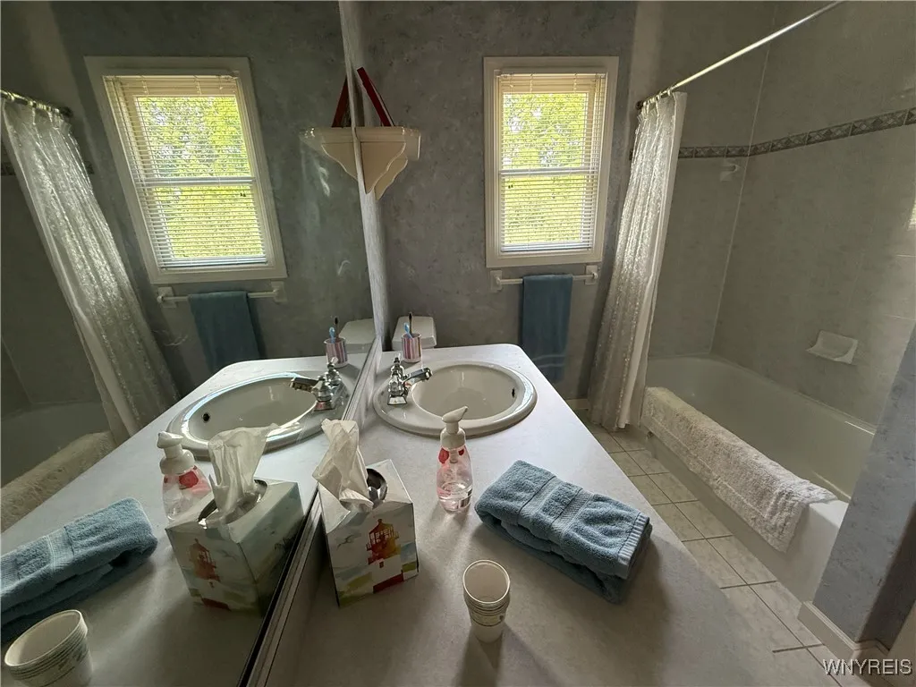 26 Forestglen Circle, Amherst, New York 14221, Amherst, New York 14221, 4 Bedrooms Bedrooms, 9 Rooms Rooms,2 BathroomsBathrooms,Residential,For Sale,26 Forestglen Circle, Amherst, New York 14221,B1621645