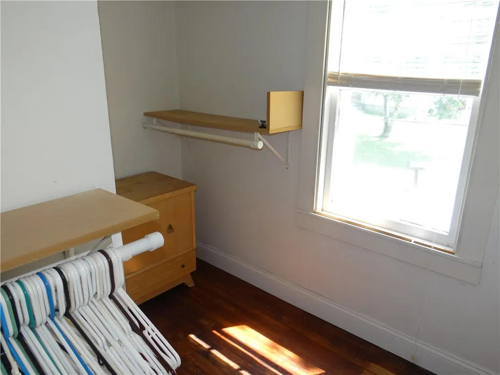 Bedroom 4 - Walk-in Closet