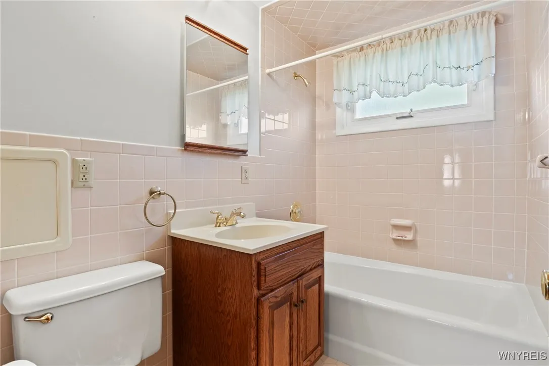 357 Forbes Avenue, Tonawanda, New York 14150, Tonawanda, New York 14150, 3 Bedrooms Bedrooms, 5 Rooms Rooms,1 BathroomBathrooms,Residential,For Sale,357 Forbes Avenue, Tonawanda, New York 14150,B1621630