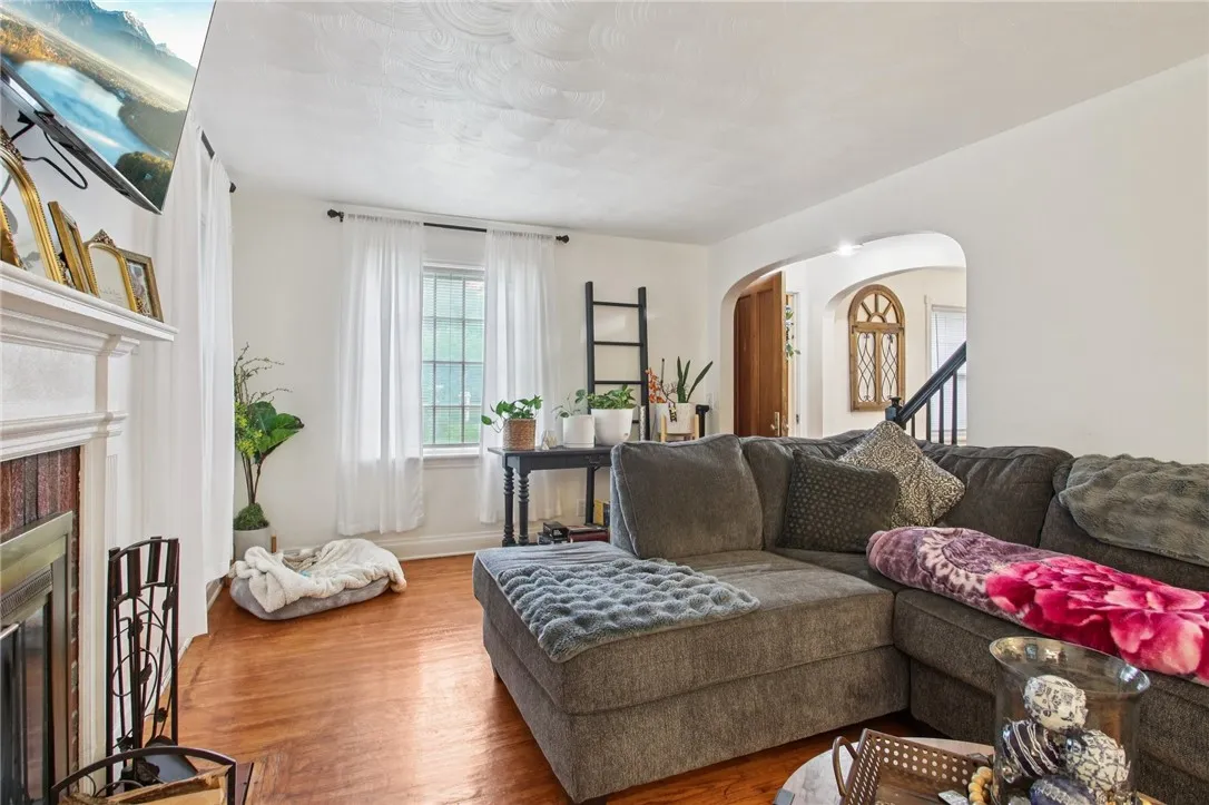 38 Kiniry Drive, Irondequoit, New York 14609, Irondequoit, New York 14609, 4 Bedrooms Bedrooms, 7 Rooms Rooms,1 BathroomBathrooms,Residential,For Sale,38 Kiniry Drive, Irondequoit, New York 14609,R1620812