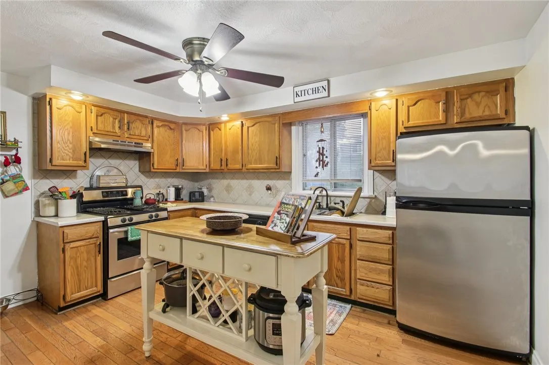 38 Kiniry Drive, Irondequoit, New York 14609, Irondequoit, New York 14609, 4 Bedrooms Bedrooms, 7 Rooms Rooms,1 BathroomBathrooms,Residential,For Sale,38 Kiniry Drive, Irondequoit, New York 14609,R1620812