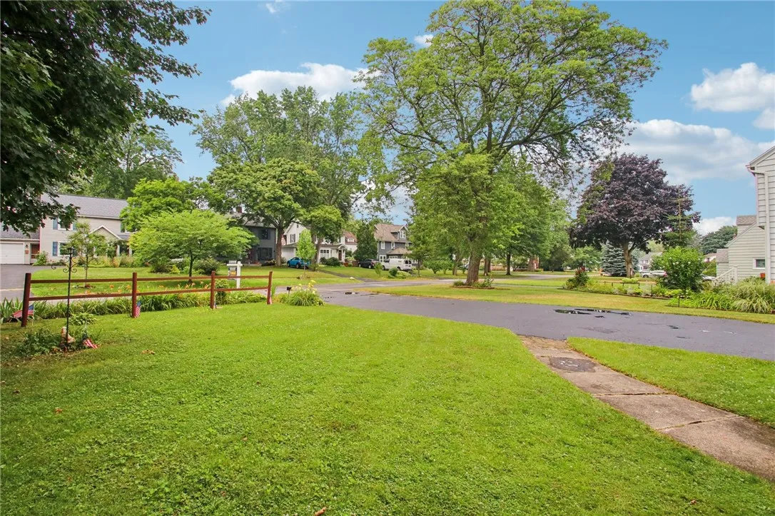 38 Kiniry Drive, Irondequoit, New York 14609, Irondequoit, New York 14609, 4 Bedrooms Bedrooms, 7 Rooms Rooms,1 BathroomBathrooms,Residential,For Sale,38 Kiniry Drive, Irondequoit, New York 14609,R1620812