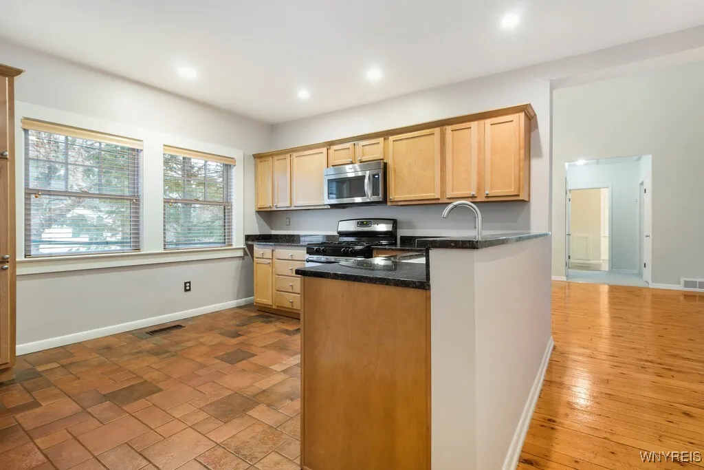 100 Lincoln Parkway Carriage House, Buffalo, New Y, Buffalo, New York 14222, 3 Bedrooms Bedrooms, 6 Rooms Rooms,1 BathroomBathrooms,Residential Lease,For Rent,100 Lincoln Parkway Carriage House, Buffalo, New Y,B1621670