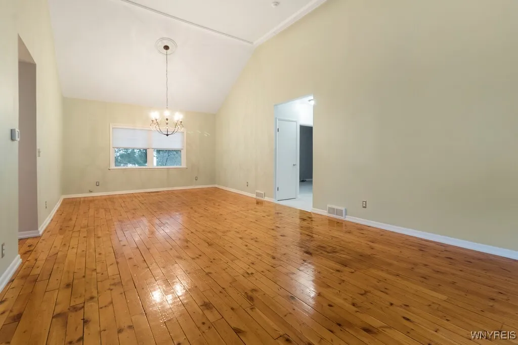 100 Lincoln Parkway Carriage House, Buffalo, New Y, Buffalo, New York 14222, 3 Bedrooms Bedrooms, 6 Rooms Rooms,1 BathroomBathrooms,Residential Lease,For Rent,100 Lincoln Parkway Carriage House, Buffalo, New Y,B1621670