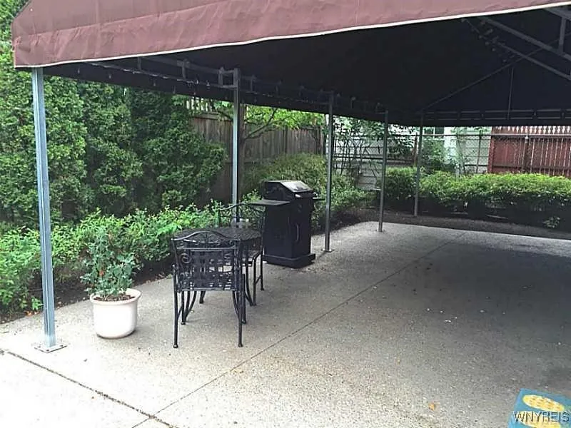 100 Lincoln Parkway Carriage House, Buffalo, New Y, Buffalo, New York 14222, 3 Bedrooms Bedrooms, 6 Rooms Rooms,1 BathroomBathrooms,Residential Lease,For Rent,100 Lincoln Parkway Carriage House, Buffalo, New Y,B1621670