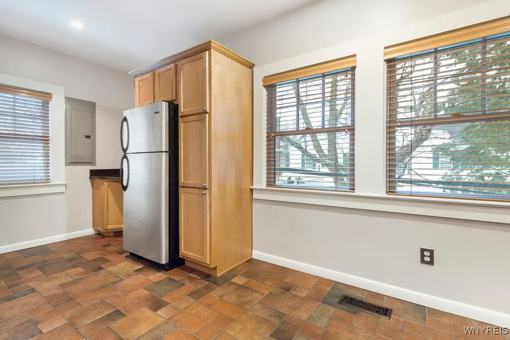 100 Lincoln Parkway Carriage House, Buffalo, New Y, Buffalo, New York 14222, 3 Bedrooms Bedrooms, 6 Rooms Rooms,1 BathroomBathrooms,Residential Lease,For Rent,100 Lincoln Parkway Carriage House, Buffalo, New Y,B1621670