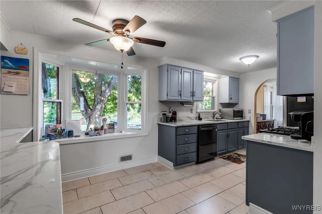 112 Creekview Drive, West Seneca, New York 14224, West Seneca, New York 14224, 5 Bedrooms Bedrooms, 11 Rooms Rooms,2 BathroomsBathrooms,Residential,For Sale,112 Creekview Drive, West Seneca, New York 14224,B1620750
