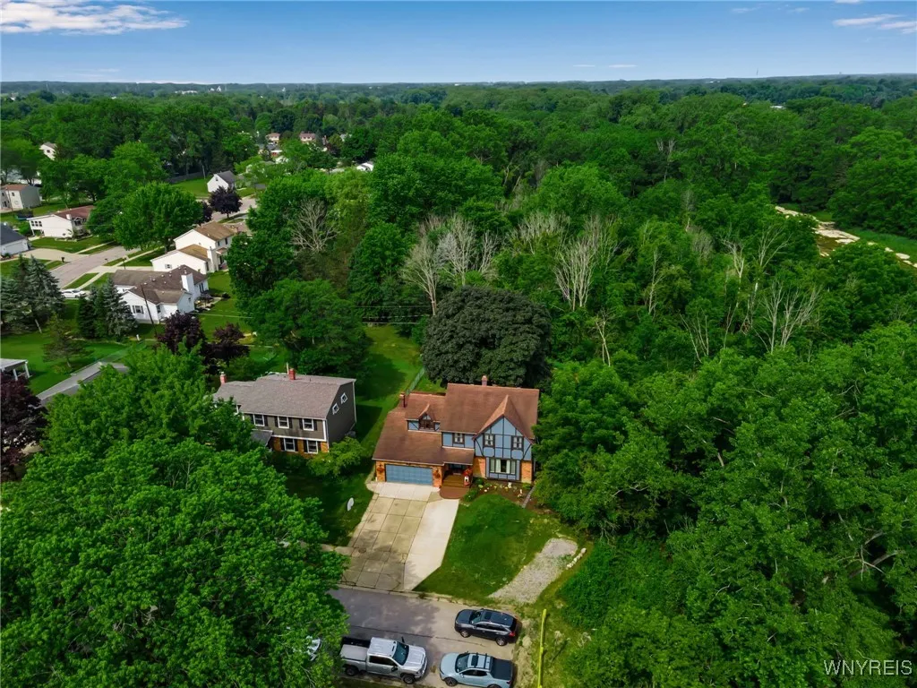 112 Creekview Drive, West Seneca, New York 14224, West Seneca, New York 14224, 5 Bedrooms Bedrooms, 11 Rooms Rooms,2 BathroomsBathrooms,Residential,For Sale,112 Creekview Drive, West Seneca, New York 14224,B1620750