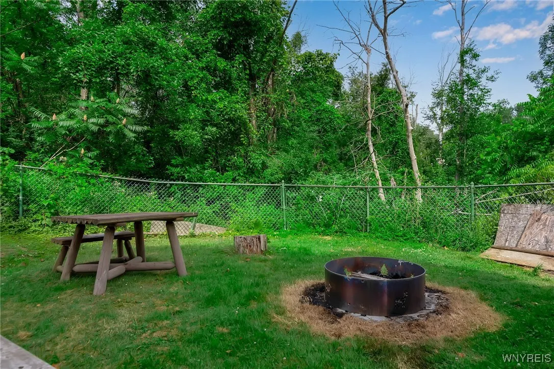 112 Creekview Drive, West Seneca, New York 14224, West Seneca, New York 14224, 5 Bedrooms Bedrooms, 11 Rooms Rooms,2 BathroomsBathrooms,Residential,For Sale,112 Creekview Drive, West Seneca, New York 14224,B1620750