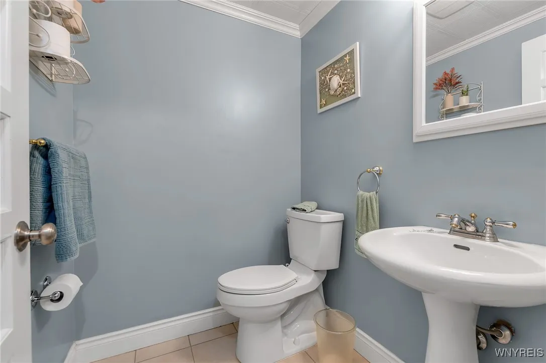 112 Creekview Drive, West Seneca, New York 14224, West Seneca, New York 14224, 5 Bedrooms Bedrooms, 11 Rooms Rooms,2 BathroomsBathrooms,Residential,For Sale,112 Creekview Drive, West Seneca, New York 14224,B1620750