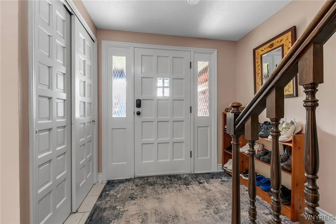112 Creekview Drive, West Seneca, New York 14224, West Seneca, New York 14224, 5 Bedrooms Bedrooms, 11 Rooms Rooms,2 BathroomsBathrooms,Residential,For Sale,112 Creekview Drive, West Seneca, New York 14224,B1620750