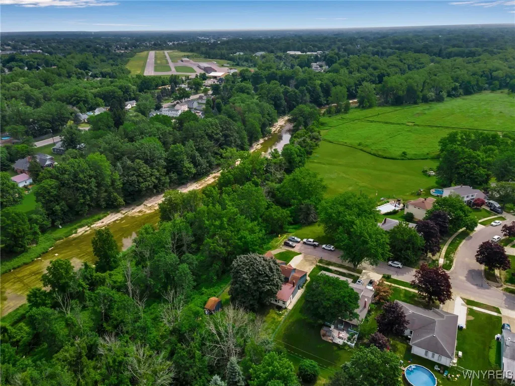 112 Creekview Drive, West Seneca, New York 14224, West Seneca, New York 14224, 5 Bedrooms Bedrooms, 11 Rooms Rooms,2 BathroomsBathrooms,Residential,For Sale,112 Creekview Drive, West Seneca, New York 14224,B1620750