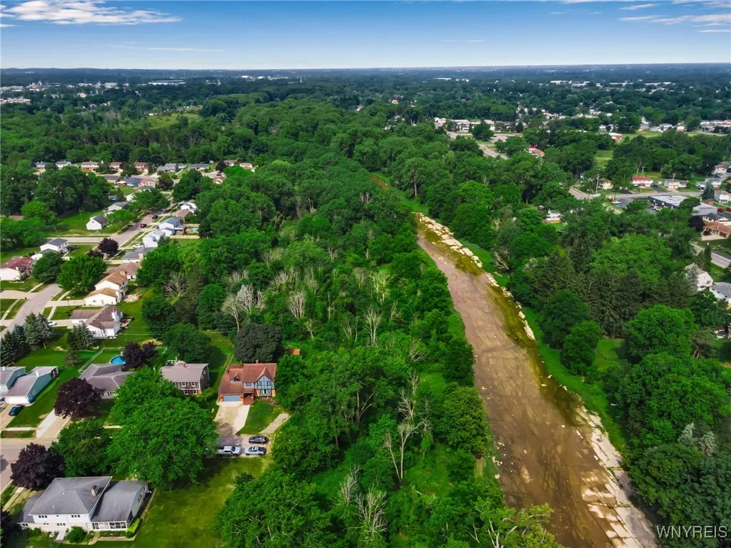 112 Creekview Drive, West Seneca, New York 14224, West Seneca, New York 14224, 5 Bedrooms Bedrooms, 11 Rooms Rooms,2 BathroomsBathrooms,Residential,For Sale,112 Creekview Drive, West Seneca, New York 14224,B1620750