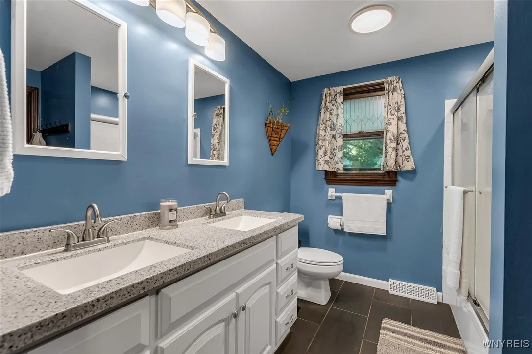 112 Creekview Drive, West Seneca, New York 14224, West Seneca, New York 14224, 5 Bedrooms Bedrooms, 11 Rooms Rooms,2 BathroomsBathrooms,Residential,For Sale,112 Creekview Drive, West Seneca, New York 14224,B1620750